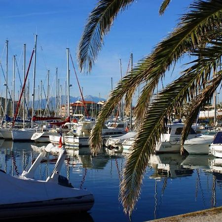 Voilier à quai au calme Hotel Canet Exterior foto